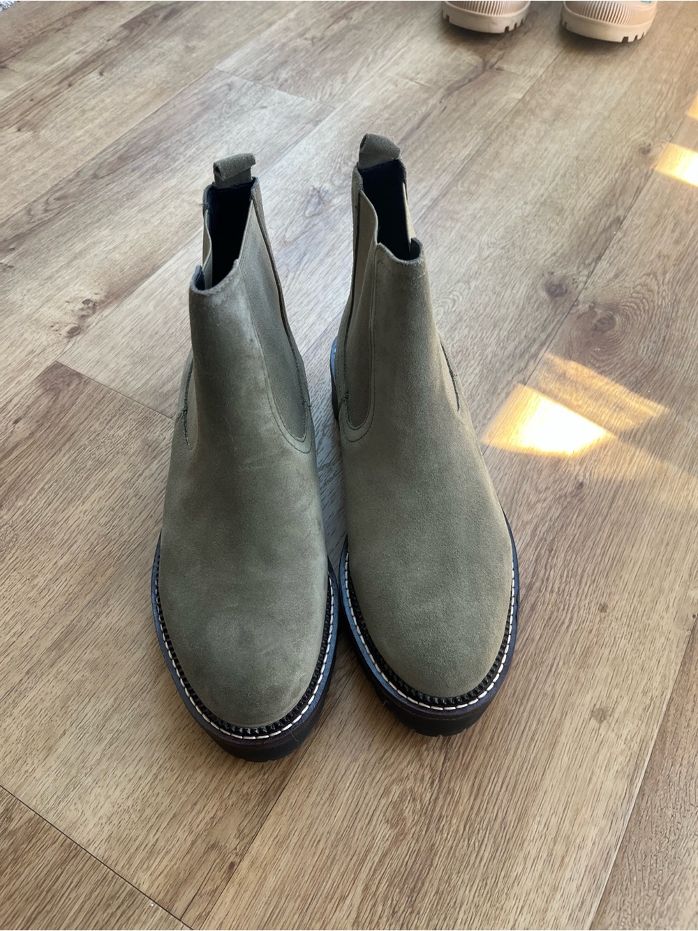 Caslon Olive Suede Chelsea Booties sz. 6.5 like new